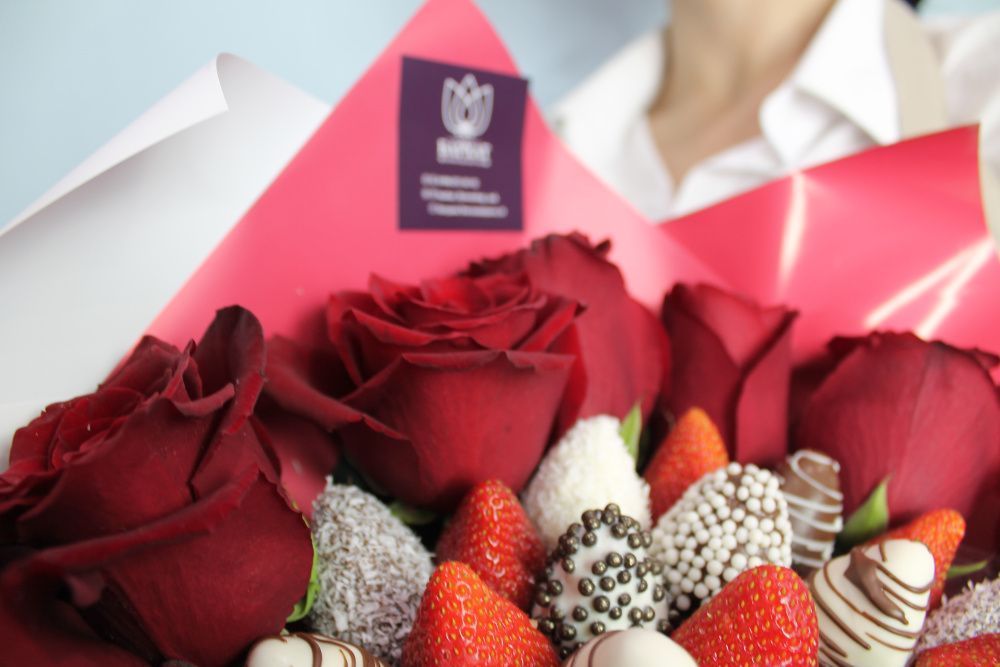 Букет Розалита с красными розами