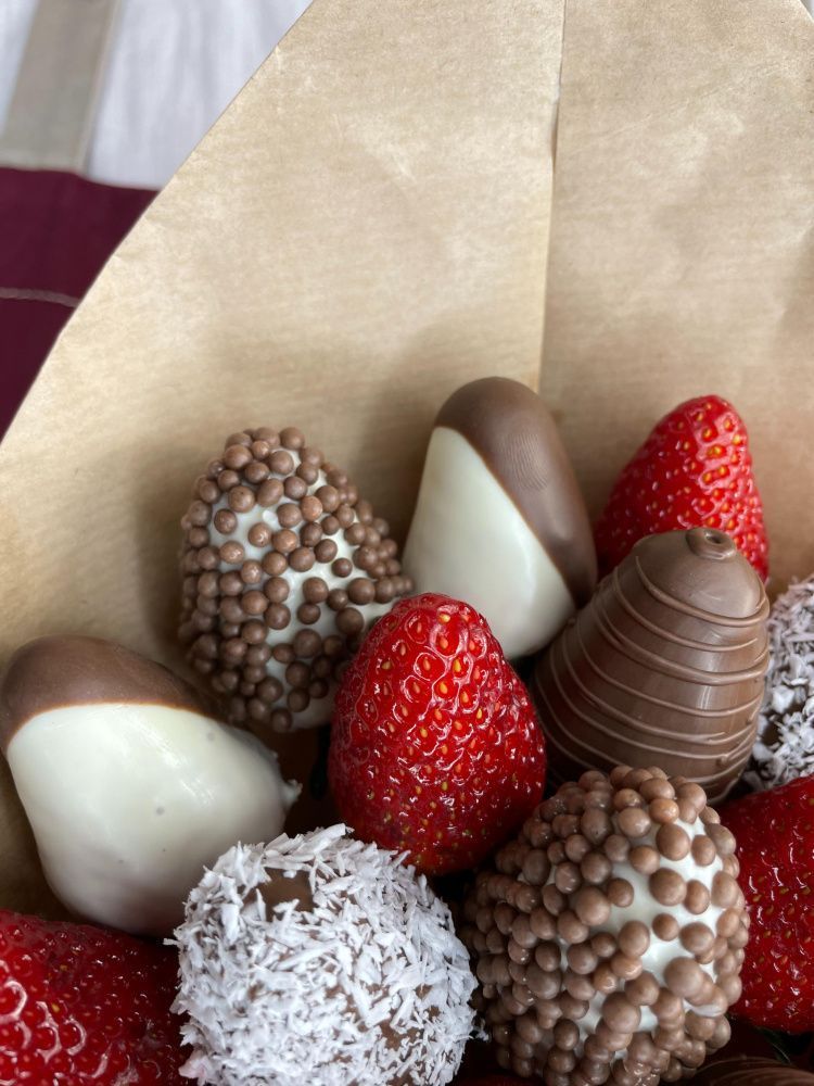 Букет Клубничный букет 50/50 S