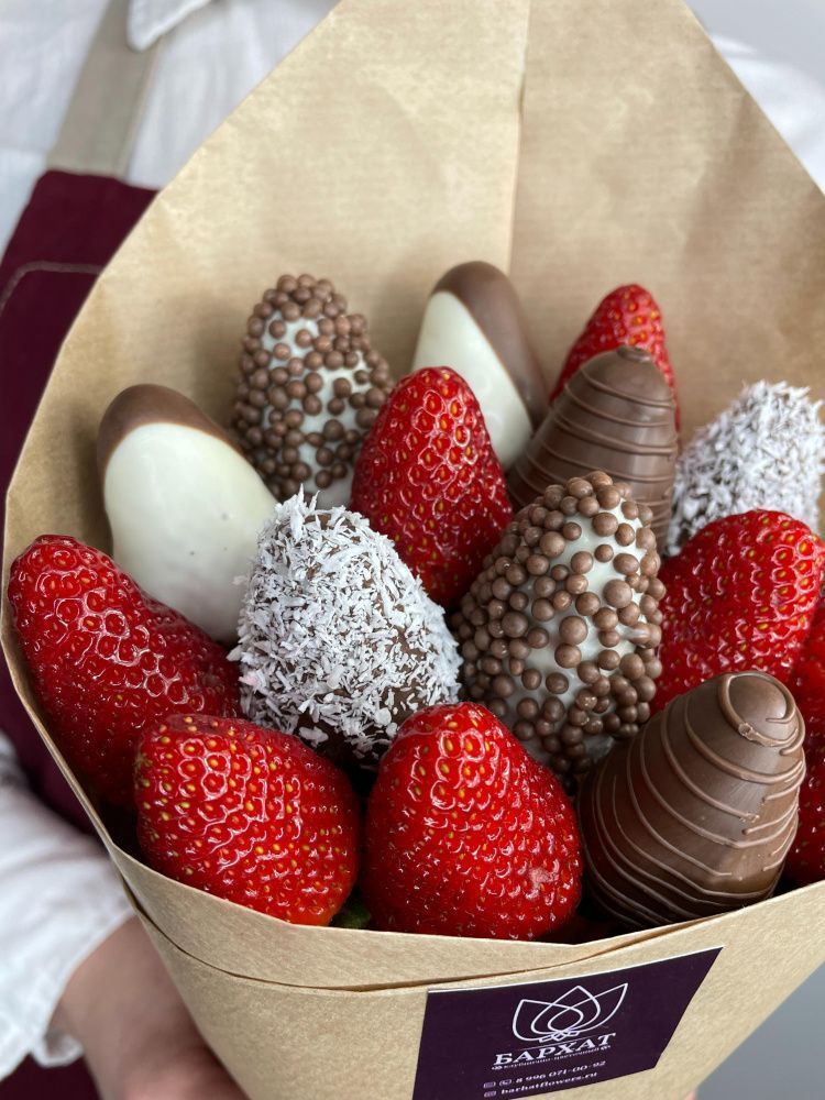 Букет Клубничный букет 50/50 S