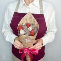 Букет Клубничный букет в крафте